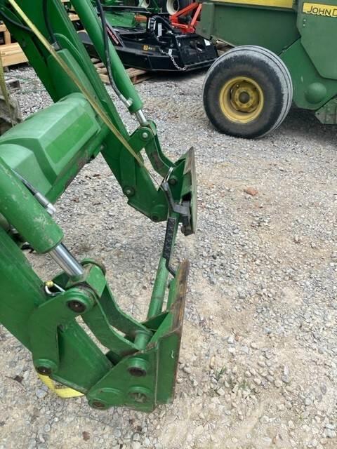 John Deere 5055E Naudoti kompaktiški traktoriai