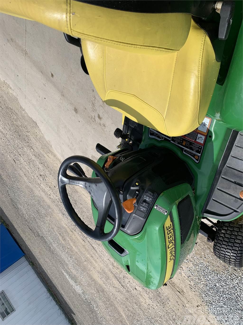 John Deere X750 Naudoti kompaktiški traktoriai