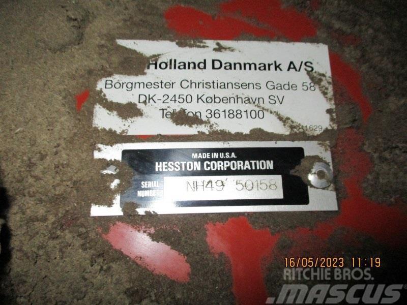 New Holland 4990 Dæk skiftet Stačiakampių ryšulių presai