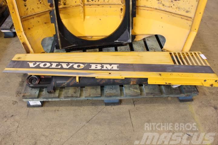 Volvo L180CHL Sidoluckor Chassis and suspension