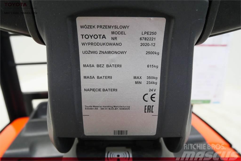 Toyota LPE250 Žemų aukščių keltuvai su platforma