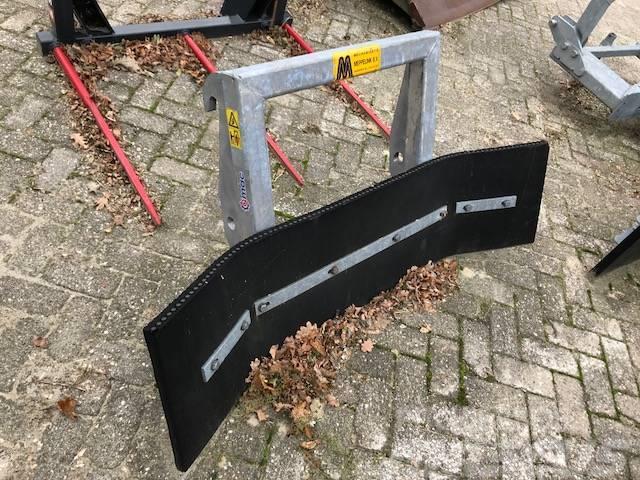 Qmac  rubberschuif 150 cm Weidemann Kiti galvijų priežiūros įrengimai