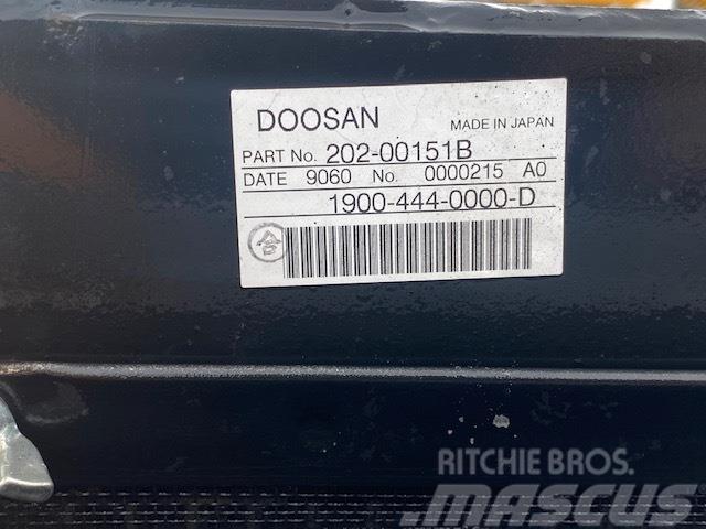 Doosan DX420, DX480, DX520 CHŁODNICA Radiatoriai