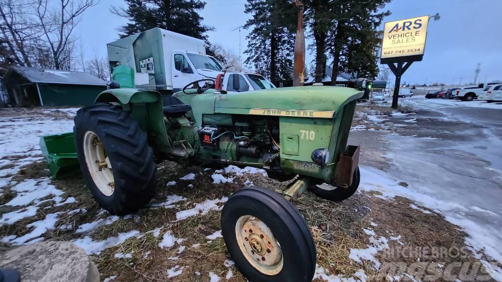 John Deere 710 Traktoriai