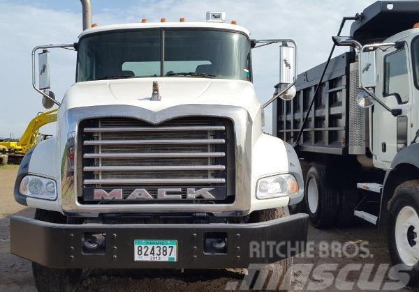 Mack water truck GU813E Automobilinės cisternos