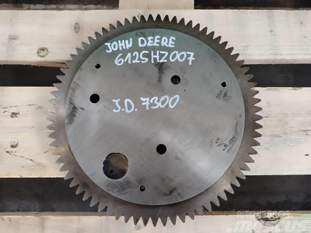 John Deere 6125HZ007  Bearing cup R119157 engine timing gear Varikliai