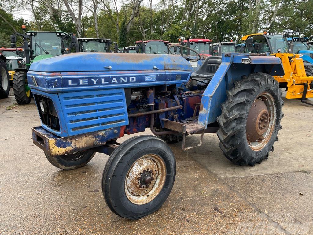 Leyland 253 Traktoriai