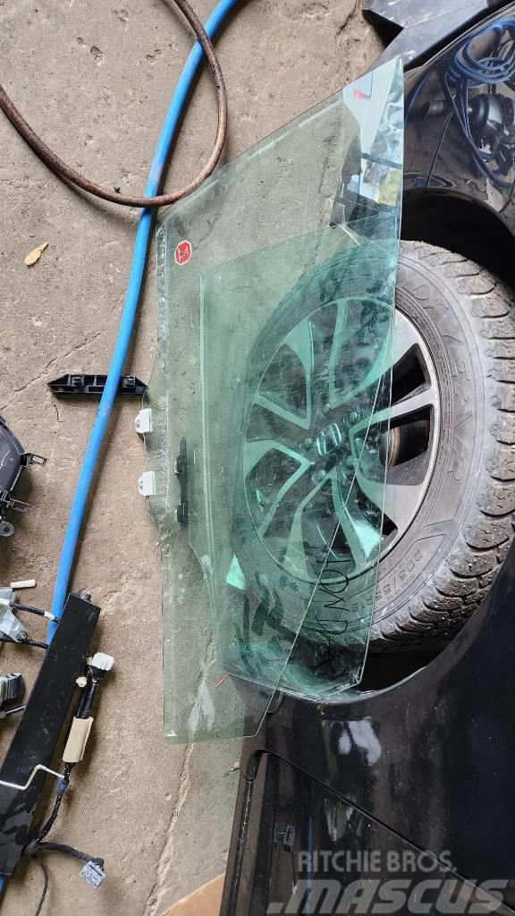 Honda CR-V Front Right Door Parts and Glass Stabdžiai