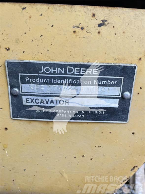 John Deere 225C LC Vikšriniai ekskavatoriai