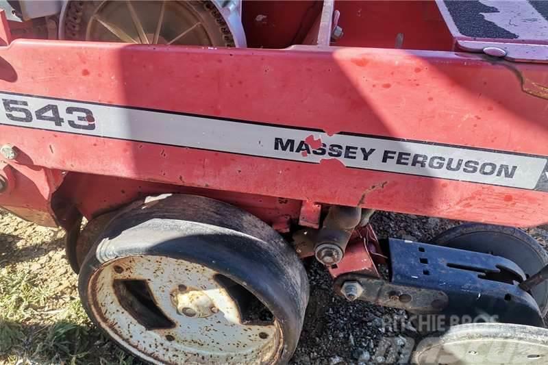 Massey Ferguson 4 Row Massey Ferguson 543 Planter Kita