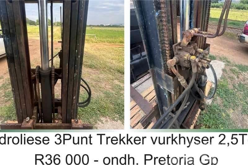  hydraulic 3 point tractor mount - 2.5 ton Šakiniai krautuvai - Kita