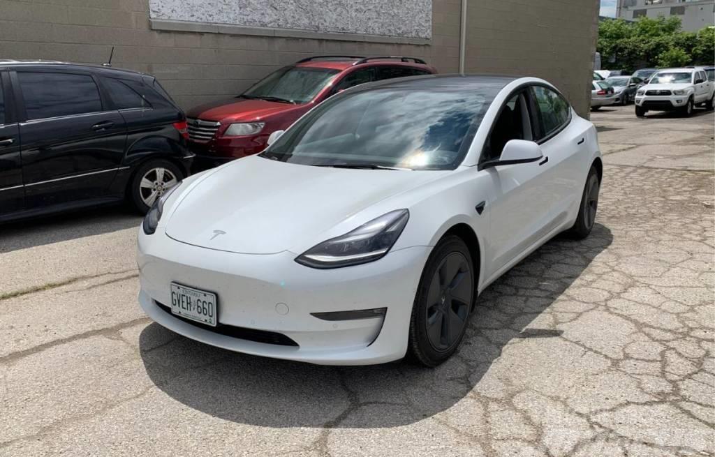 Tesla Model 3 Lengvieji automobiliai