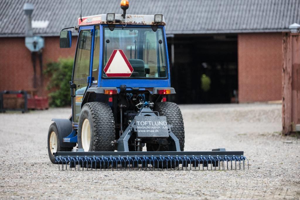  Toftlund Maskinfabrik Gårdspladsrive Kompaktinių traktorių priedai
