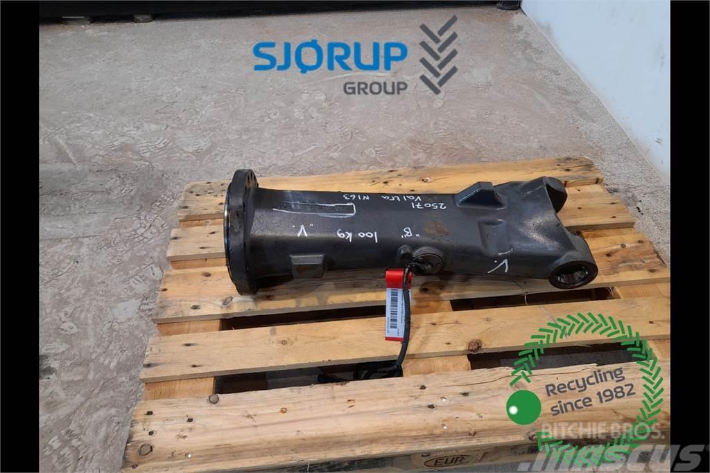 Valtra N163 Front axle house Transmisijos