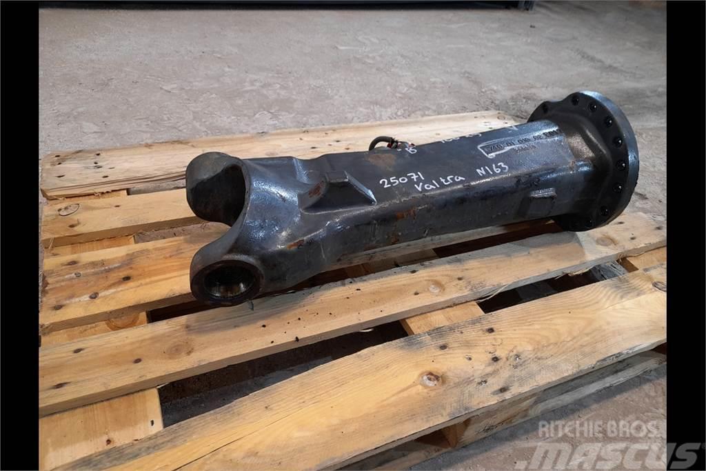 Valtra N163 Front axle house Transmisijos