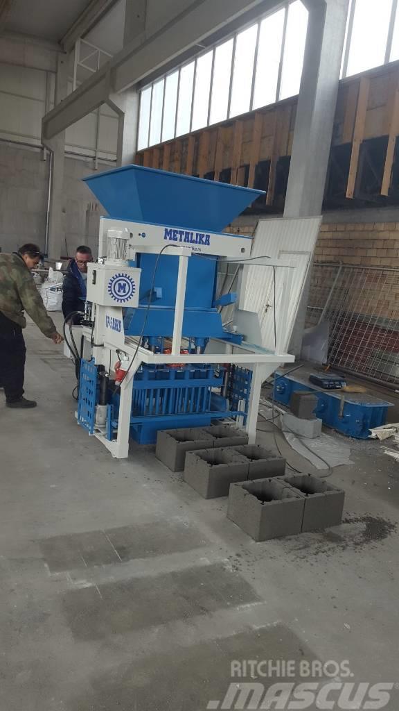 Metalika Concrete block making machine Betono akmens klojimo technika