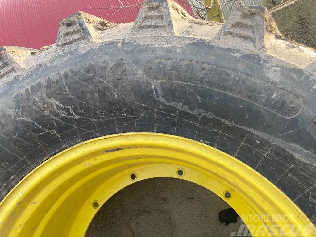 John Deere wide rims + trelleborg tyres Padangos, ratai ir ratlankiai