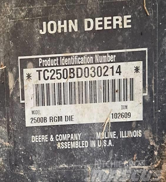John Deere 2500 B PrecisionCut Sodo traktoriukai-vejapjovės