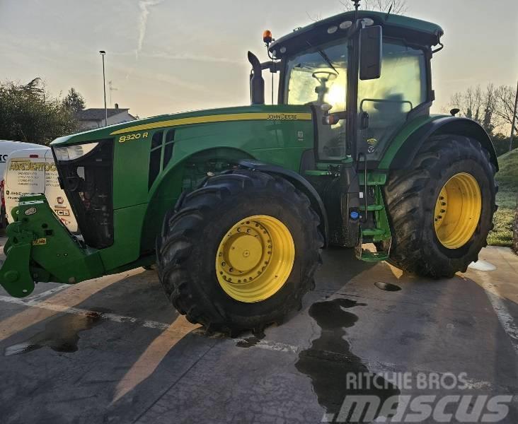 John Deere 8320 R Traktoriai
