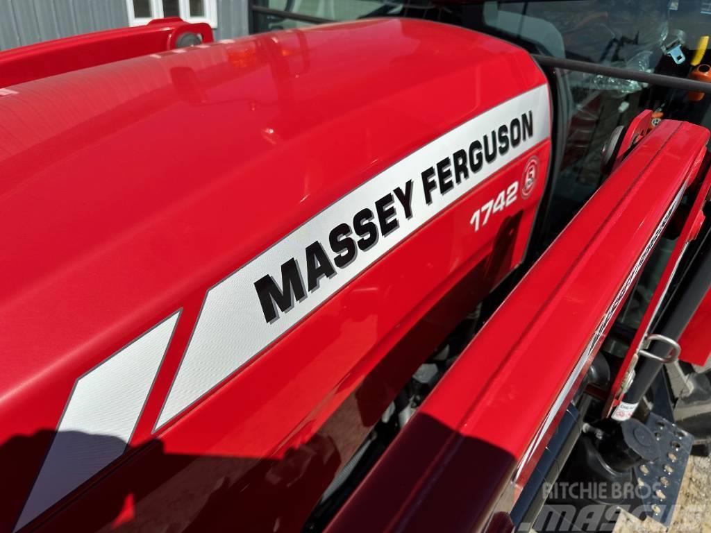 Massey Ferguson 1742 Traktoriai