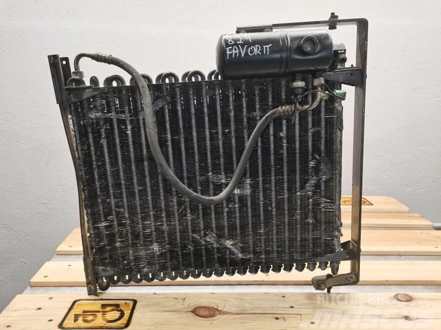 Fendt 824 Favorit {radiator conditioning Radiatoriai
