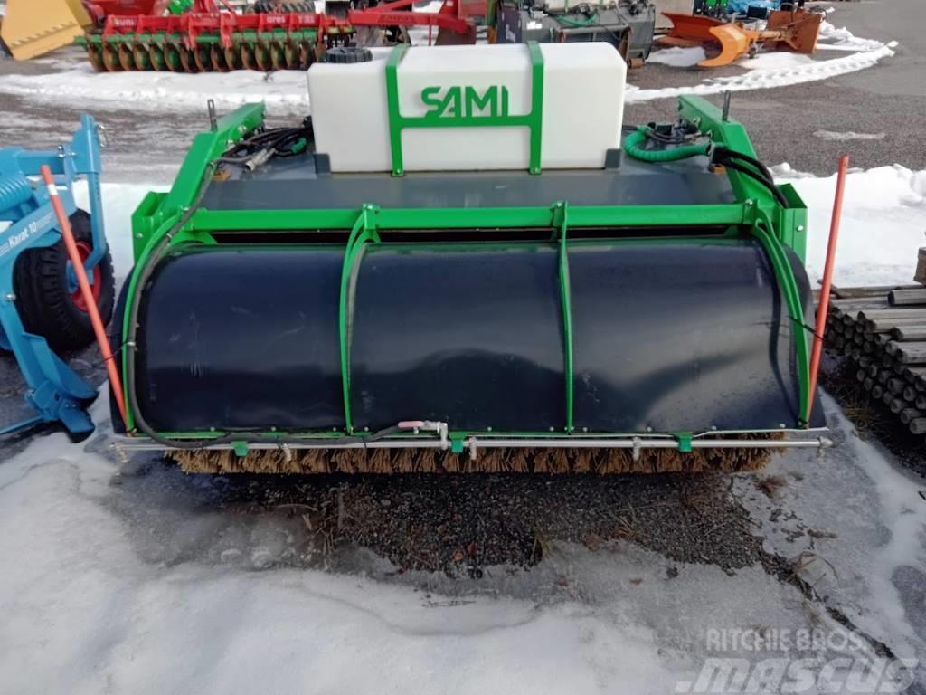 Sami K 2000 kauhaharja vesityksellä Kita kelių ir sniego technika
