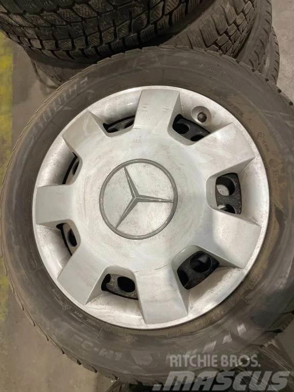 Bridgestone *Mercedes deksels met banden*205/55R16 Padangos, ratai ir ratlankiai