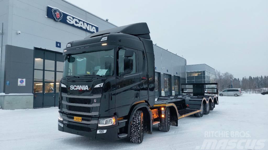 Scania R560 B10X4*6NB koneenkuljetusauto Miško mašinų transportavimo sunkvežimiai