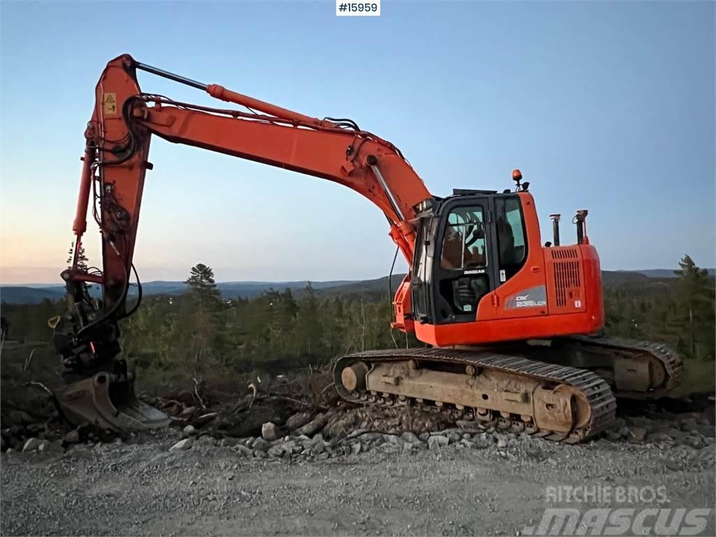 Doosan DX235LCR crawler excavator w/ GPS, bucket and tilt Vikšriniai ekskavatoriai