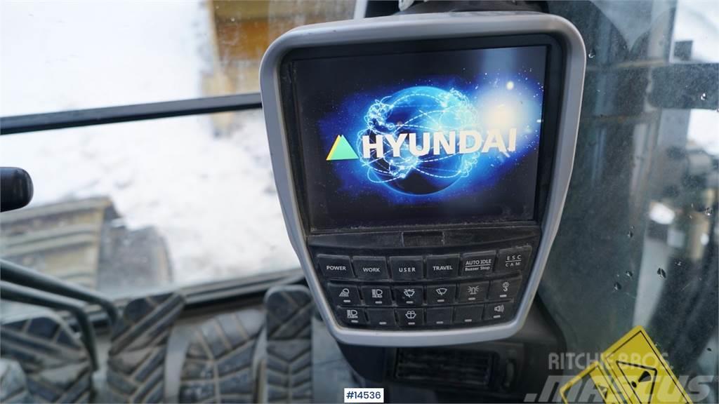 Hyundai HX520L digger w/ bucket. Vikšriniai ekskavatoriai