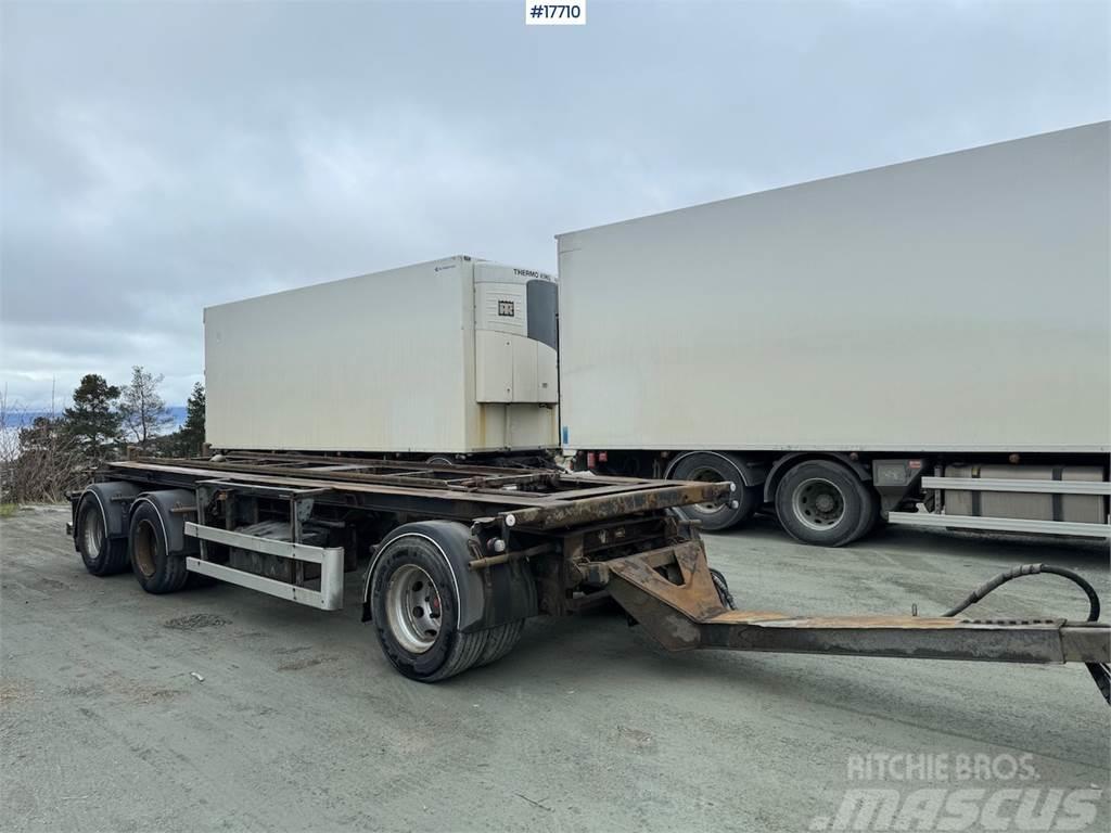 Istrail 3-axle hook trailer w/ tipper Kitos puspriekabės