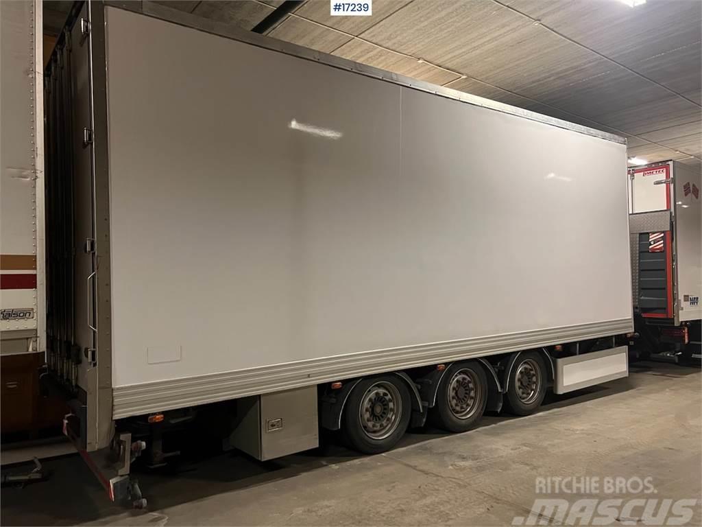 Limetec 3 axle cabinet trailer w/ full side opening Kitos priekabos