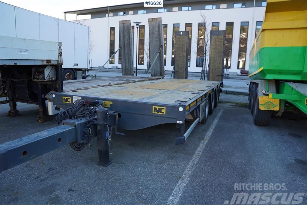 NC 3 axle machine trailer that is little used Kitos priekabos