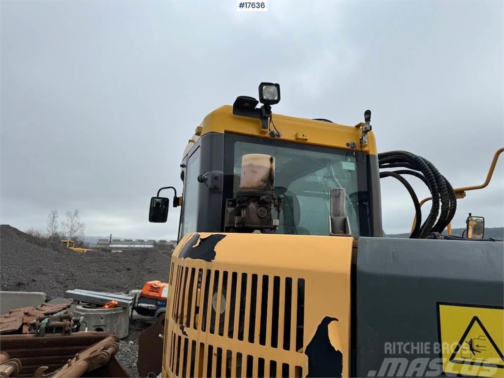 Volvo ECR235CL Tracked excavator w/ bucket and tilt Vikšriniai ekskavatoriai