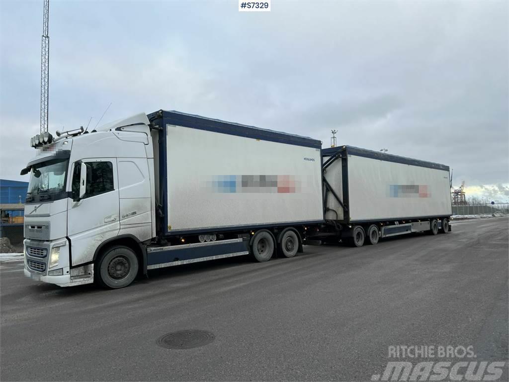 Volvo FH 6x2 wood chip truck with trailer Sunkvežimiai su dengtu kėbulu