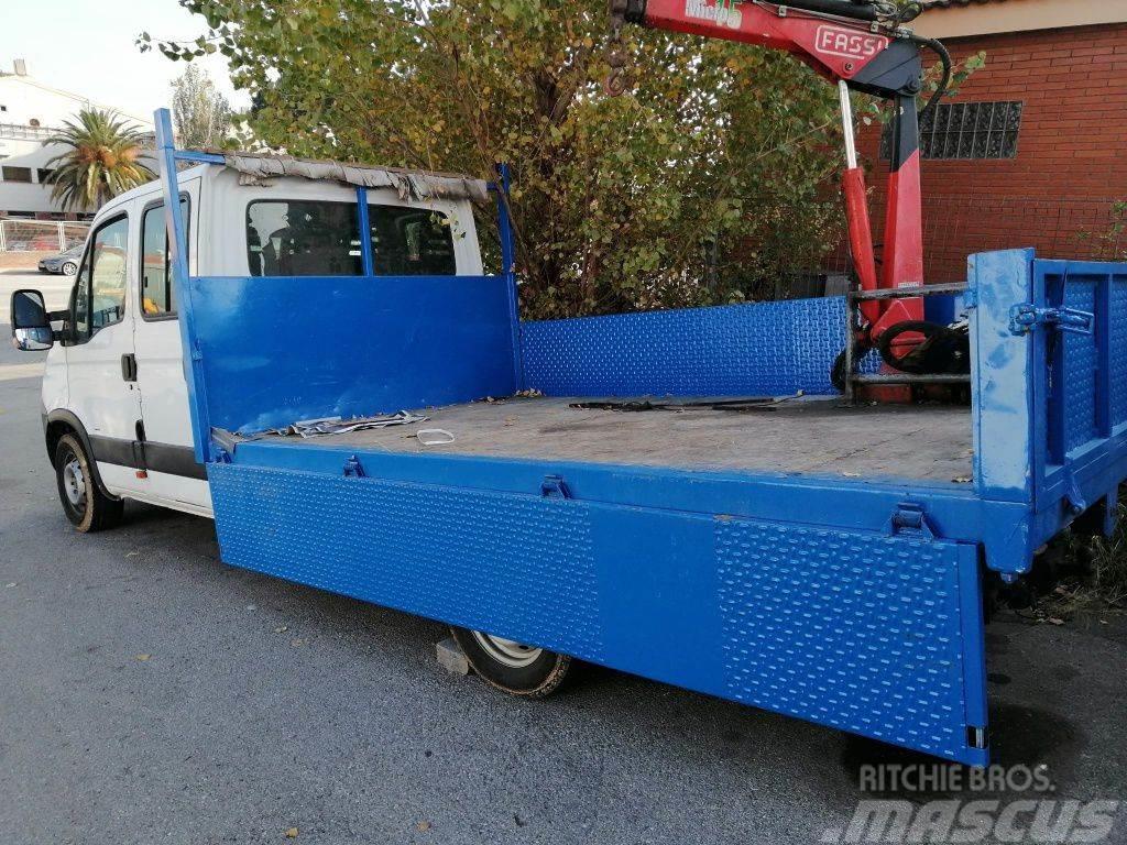 Camion Iveco Daily Doble Cabina con Pluma Kita