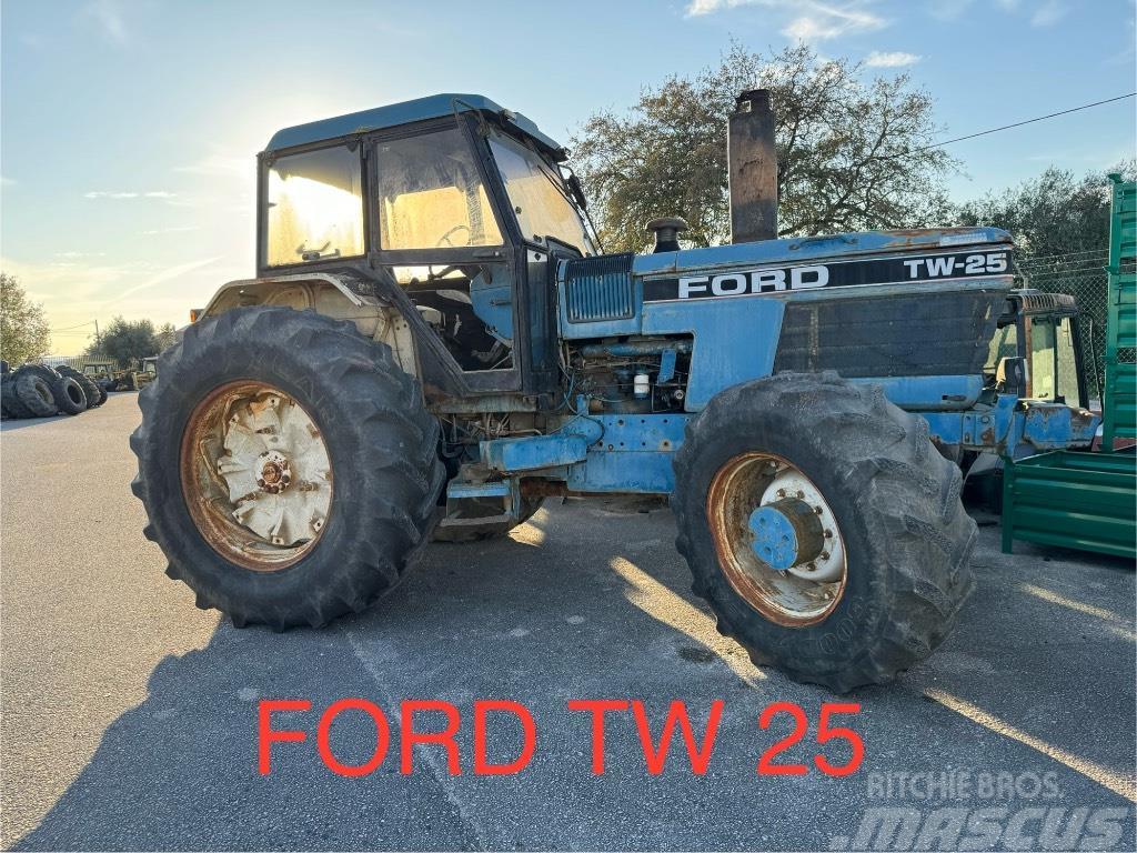 Ford / New Holland TW25 Traktoriai