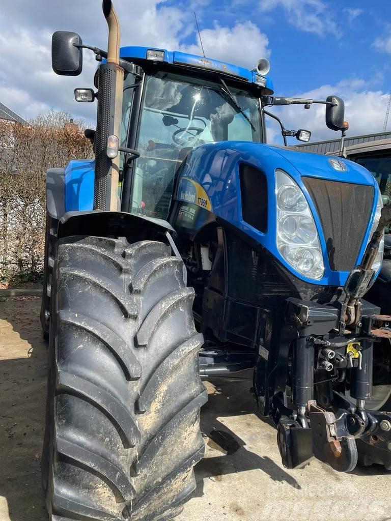 New Holland T7050 T7050 Traktoriai