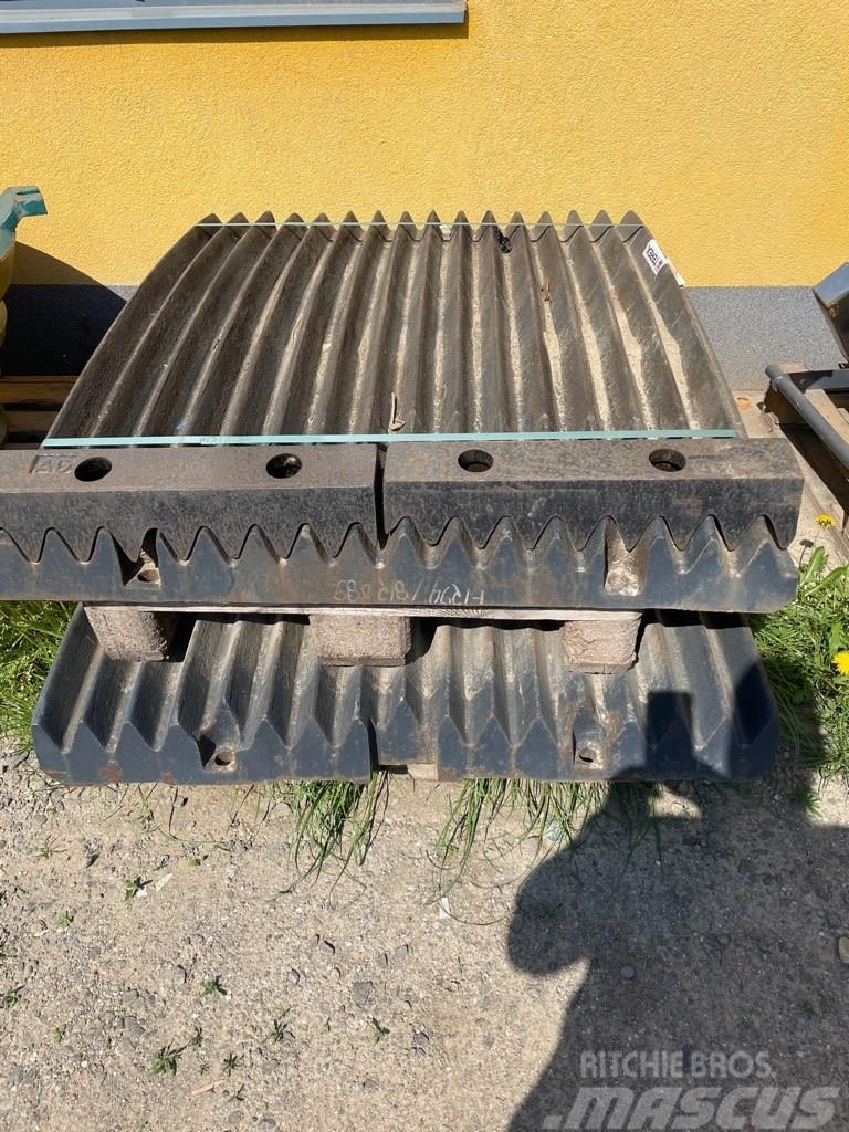 Pegson 1165 crusher jaw plate set(or Finlay J1170) Trupintuvai