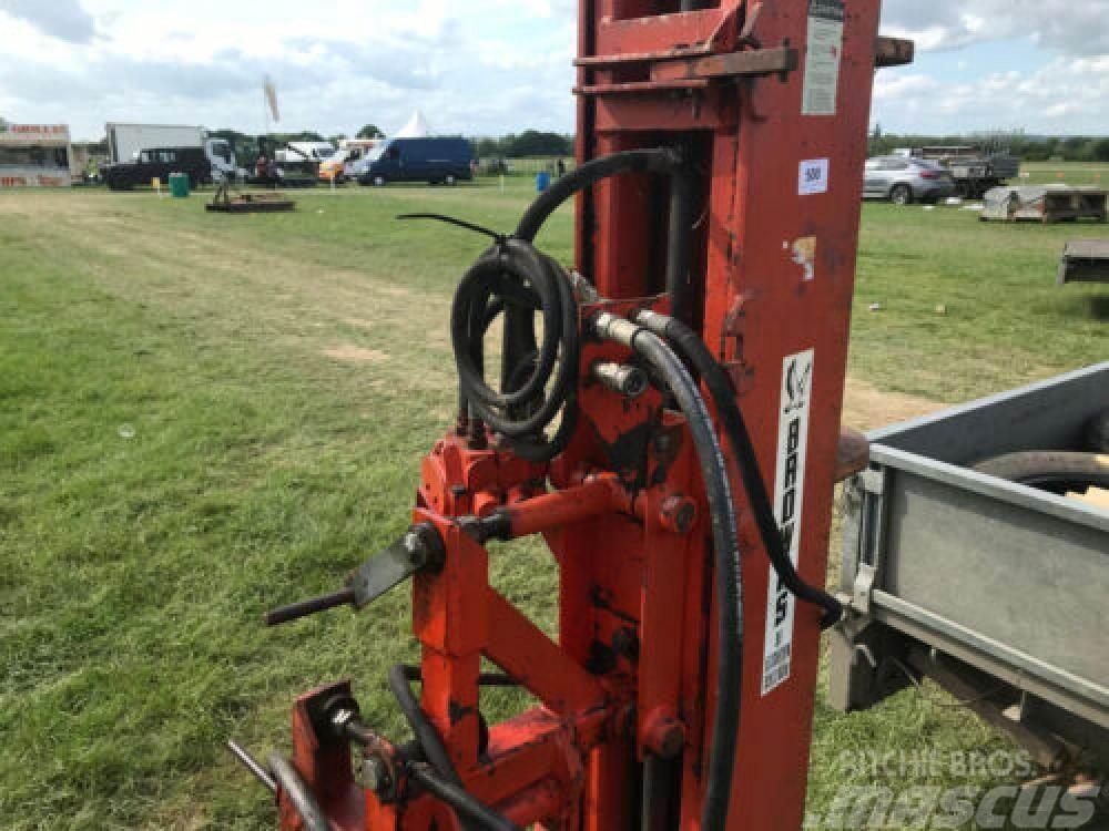 Browns Post Knocker - contractor Kiti naudoti traktorių priedai