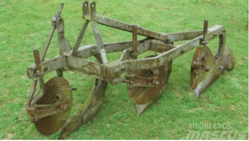 Ferguson Three Furrow Plough Kiti naudoti statybos komponentai