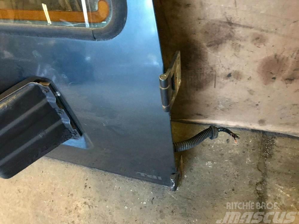 Land Rover Discovery 300 TDi rear door complete £90 Kita