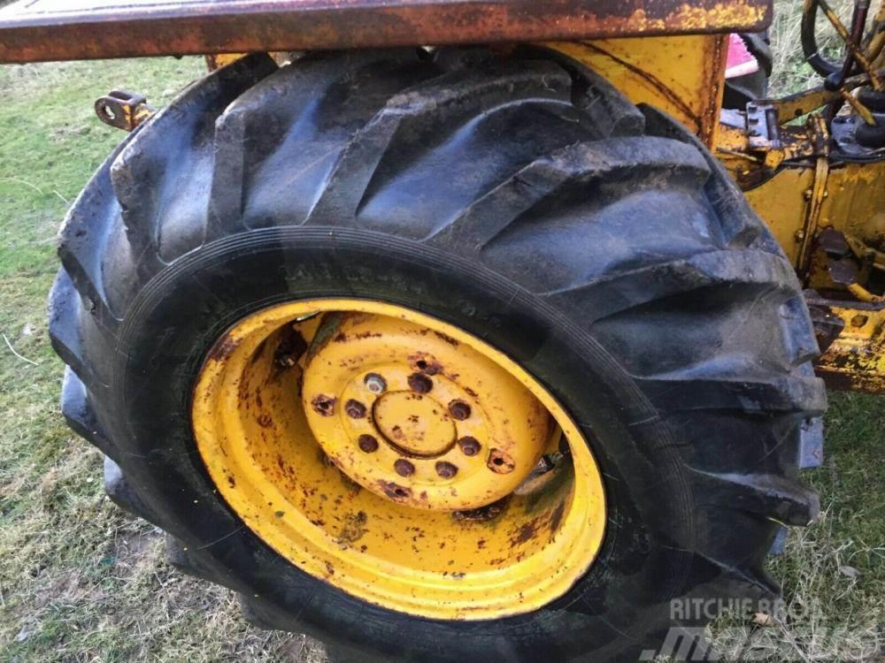 Massey Ferguson 135 Loader tractor £1750 Kiti naudoti statybos komponentai