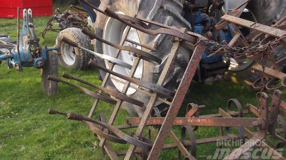 Massey Ferguson folding cultivator £375 Kultivatoriai