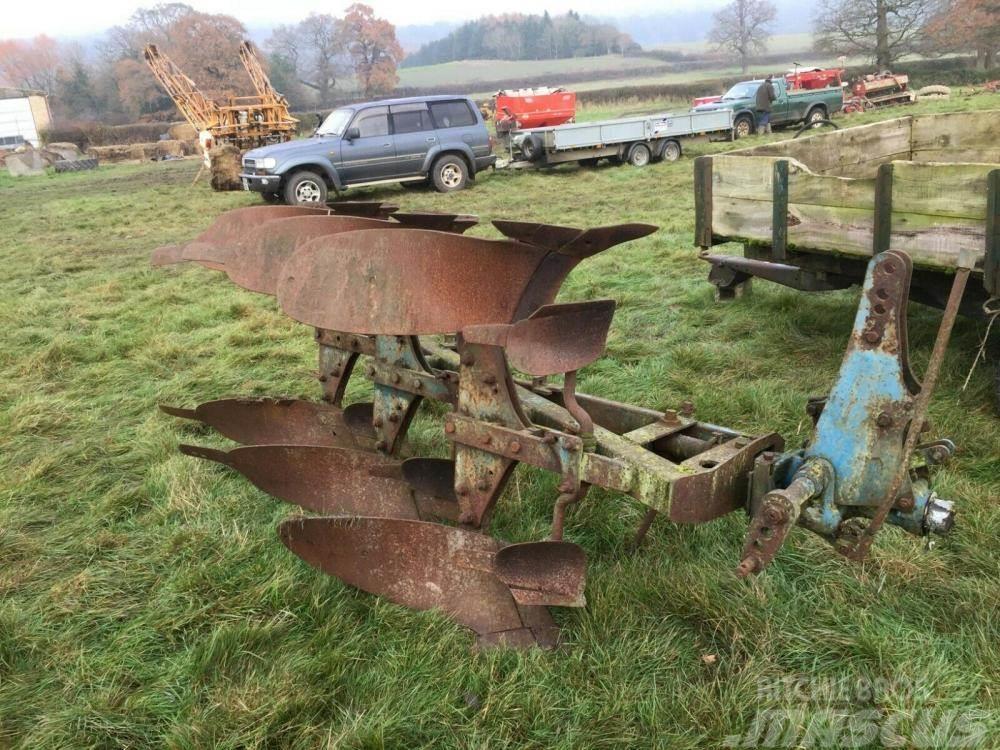 Ransomes 3 Furrow reversible plough £450 plus vat £540 Standartiniai plūgai