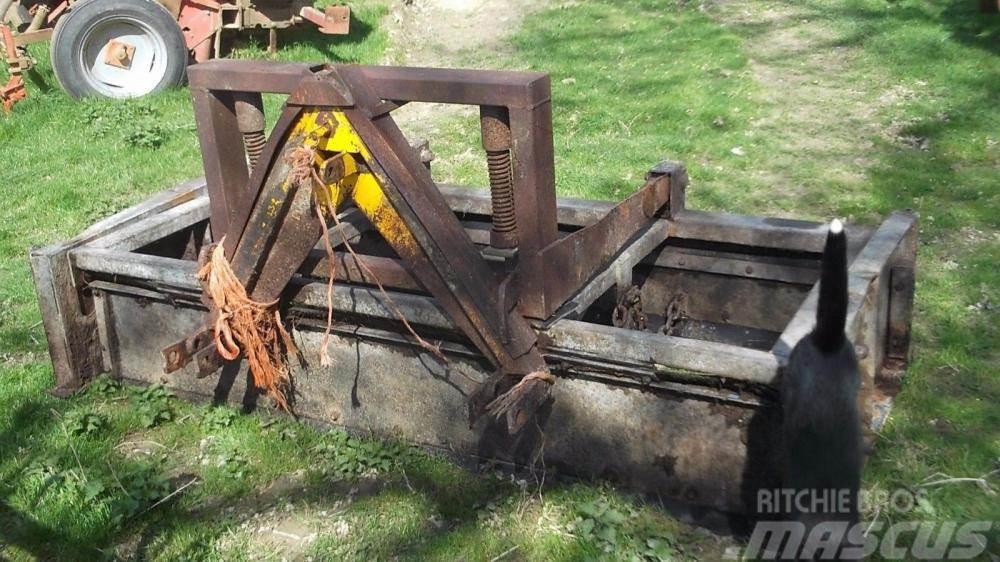  tractor mounted dung scraper £450 Sunkiosios lauko akėčios