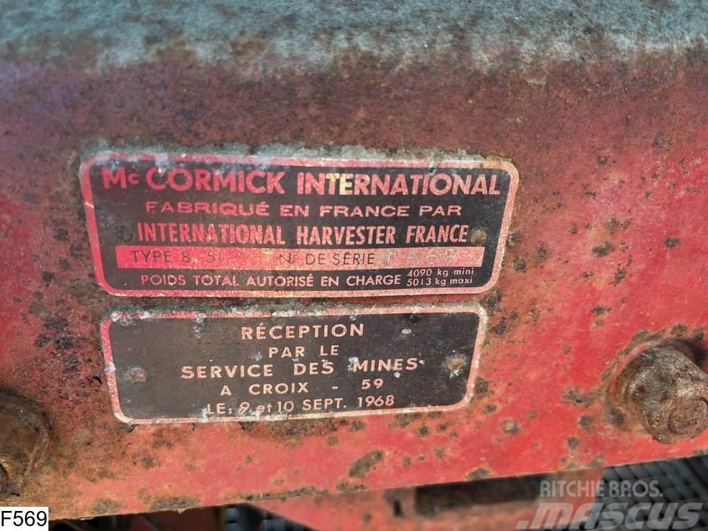 International 851 Mc Cormick International 851 Derliaus nuėmimo kombainai