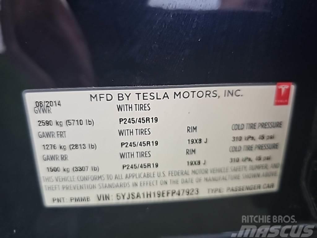 Tesla Model S Lengvieji automobiliai
