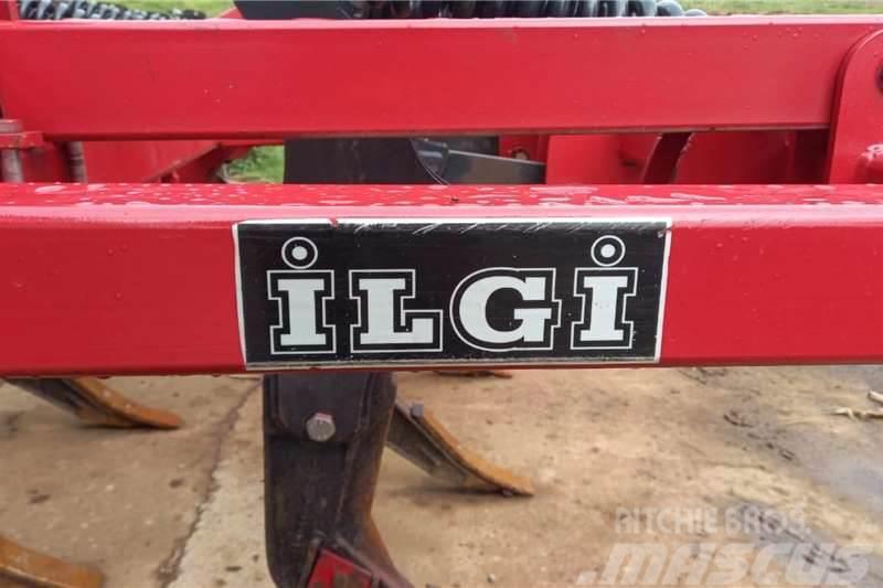 Ilgi 13 Tine Chisel Plough with Roller Kita