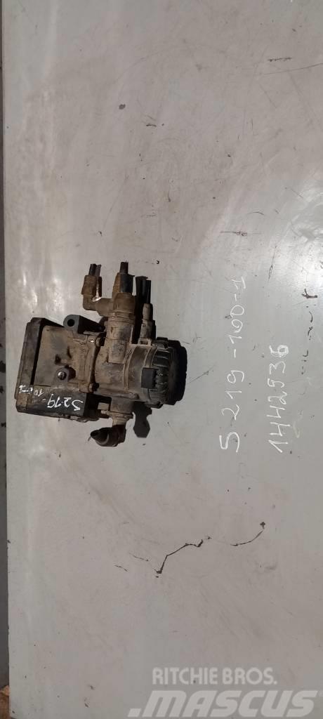 Scania R420 1442936 EBS valve Pavarų dėžės